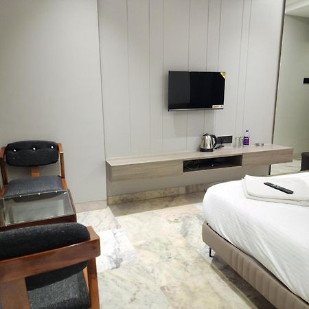 Hotel Statusinn, Ichalkaranji Exteriér fotografie