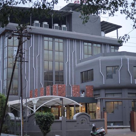 Hotel Statusinn, Ichalkaranji Exteriér fotografie