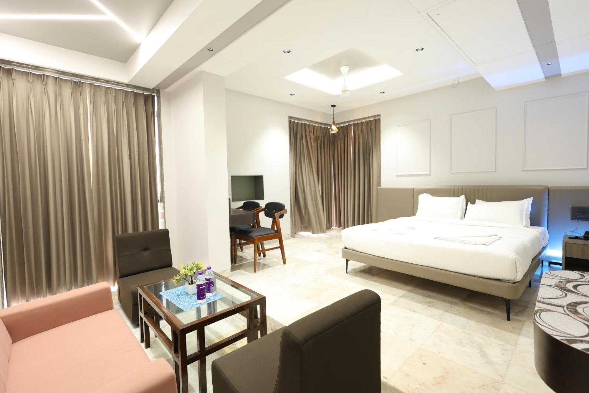Hotel Statusinn, Ichalkaranji Exteriér fotografie