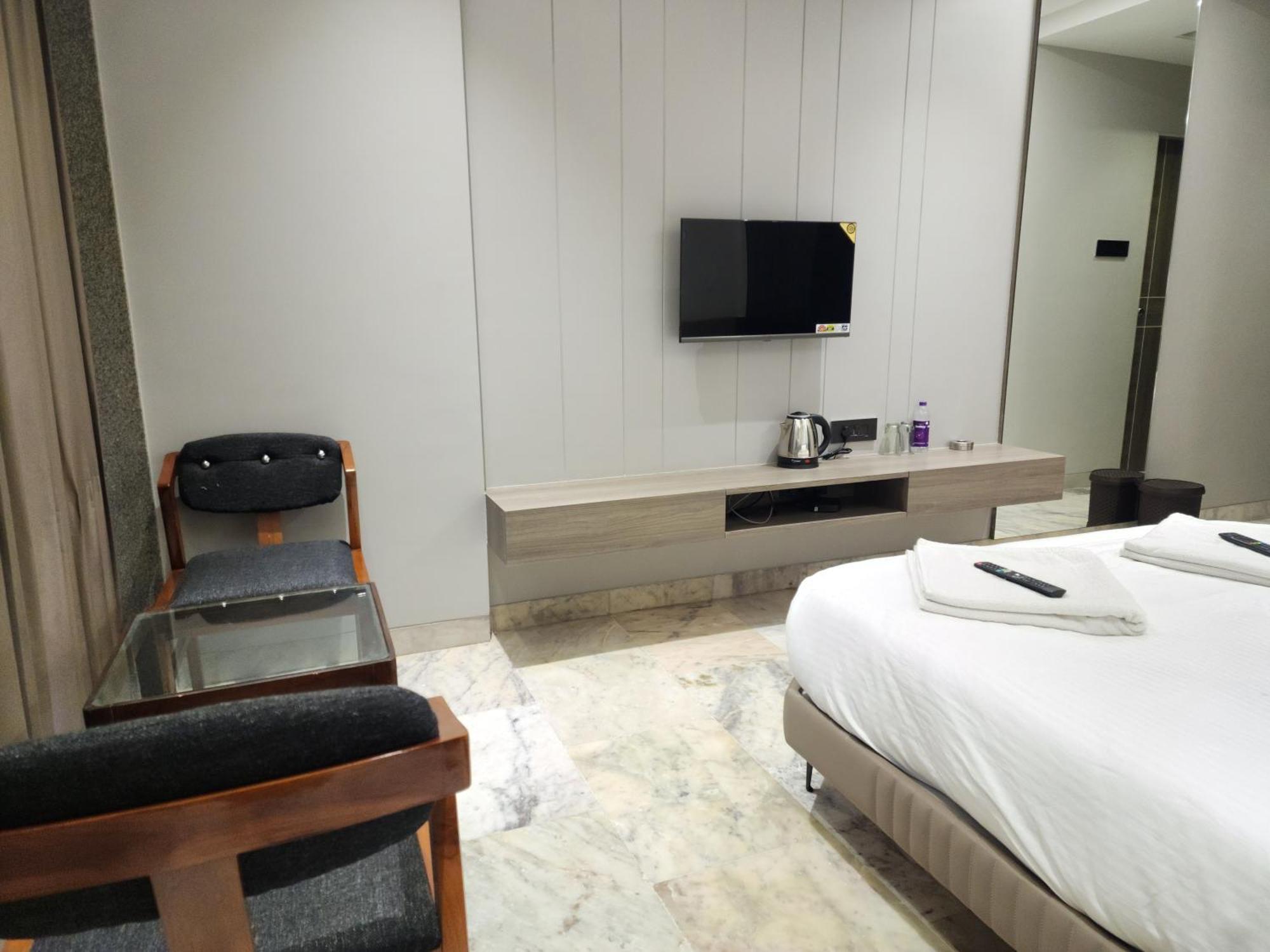 Hotel Statusinn, Ichalkaranji Exteriér fotografie