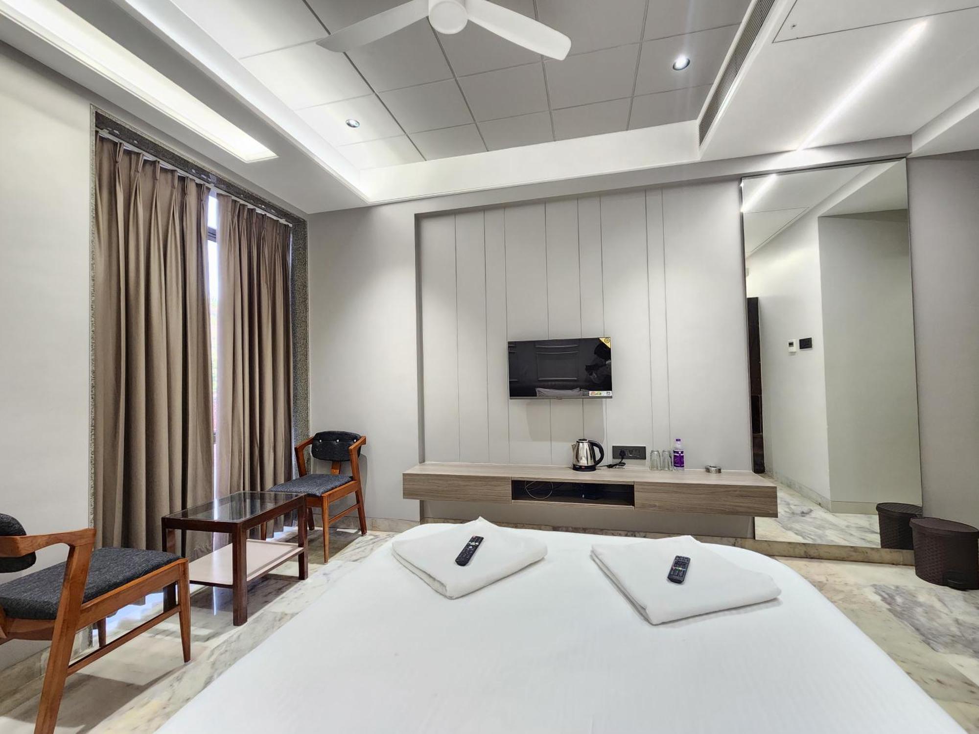 Hotel Statusinn, Ichalkaranji Exteriér fotografie