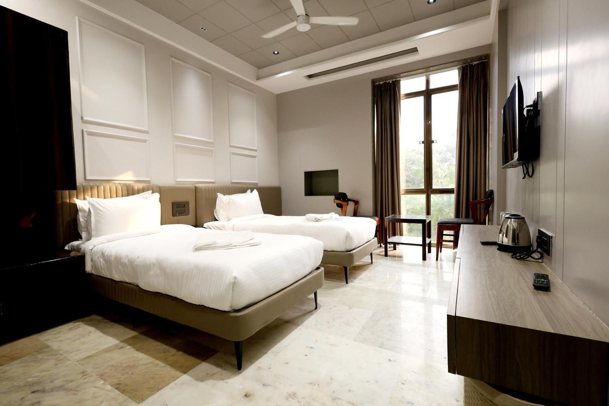 Hotel Statusinn, Ichalkaranji Exteriér fotografie
