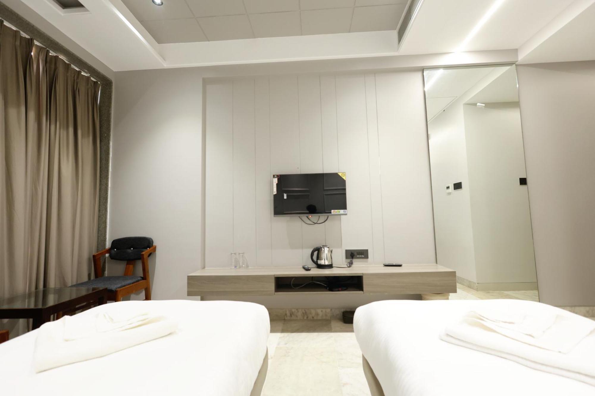 Hotel Statusinn, Ichalkaranji Exteriér fotografie