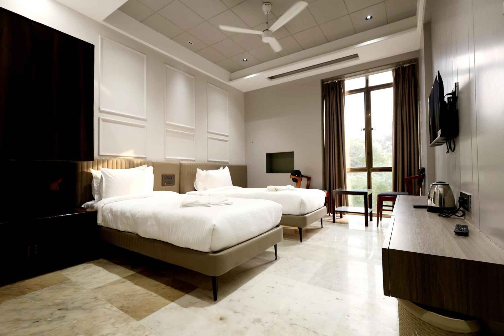 Hotel Statusinn, Ichalkaranji Exteriér fotografie
