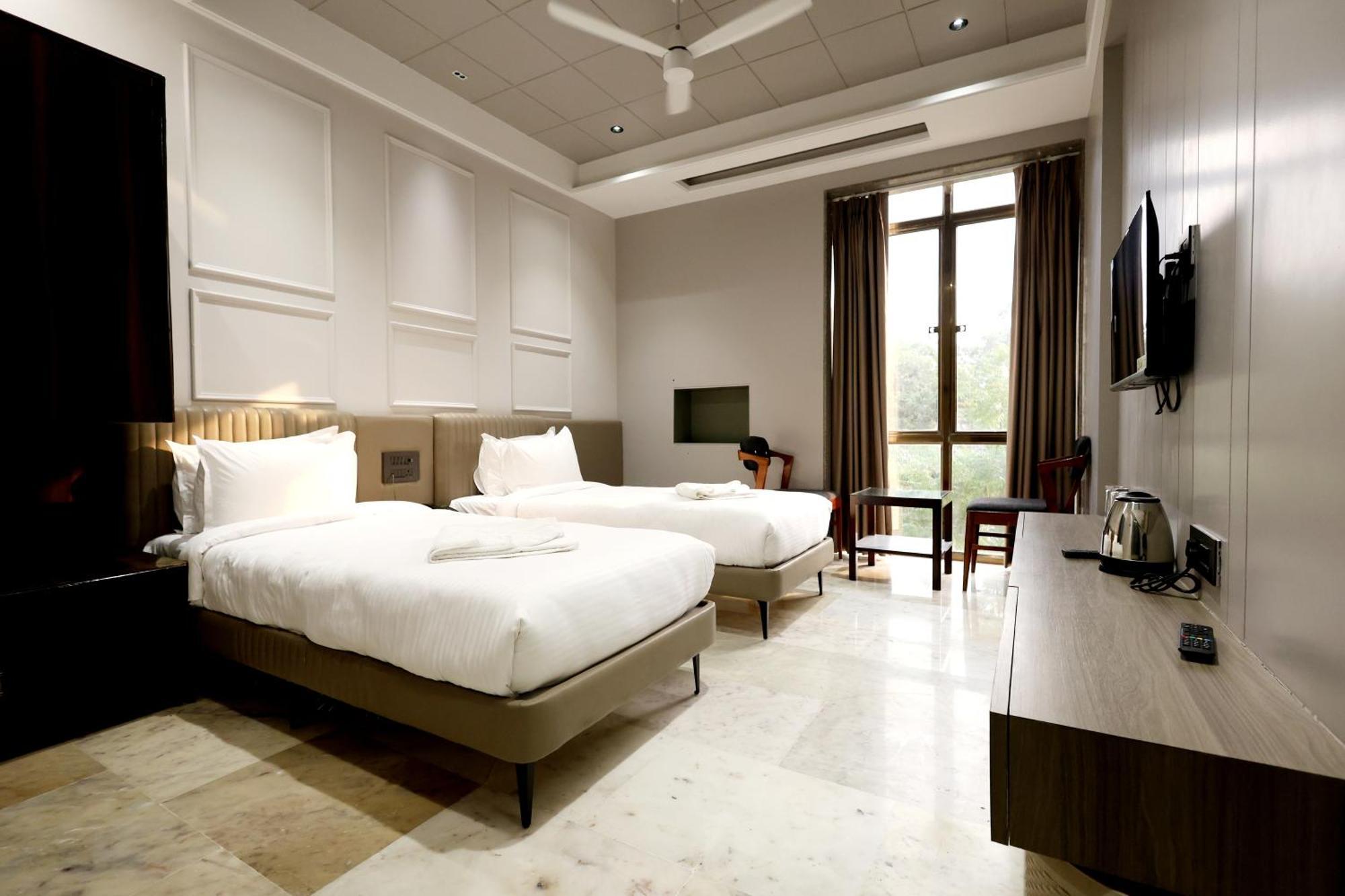 Hotel Statusinn, Ichalkaranji Exteriér fotografie