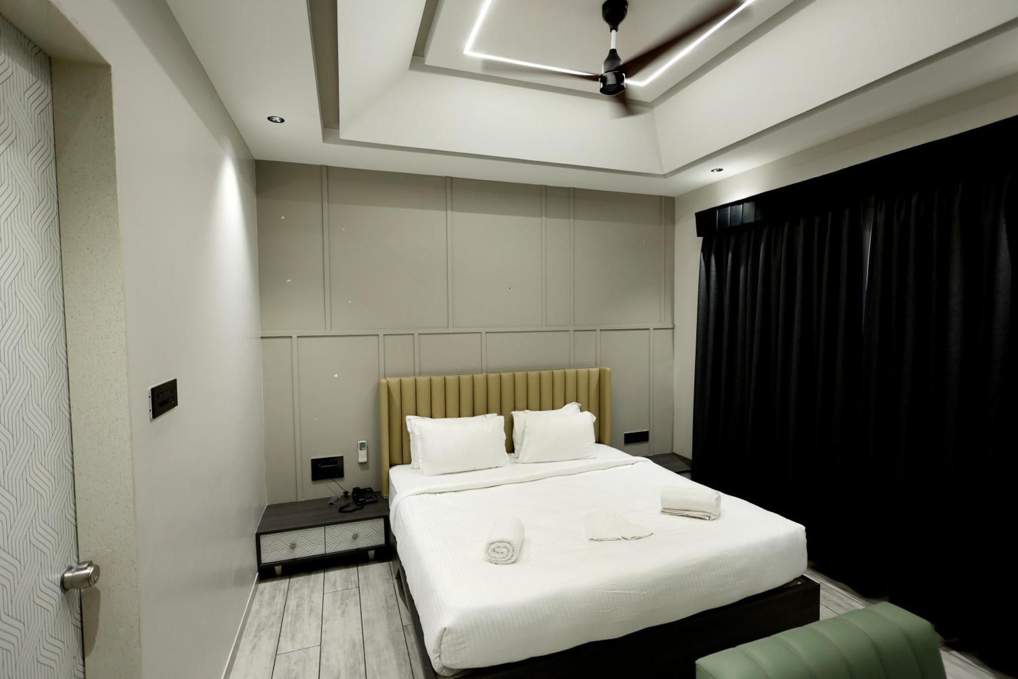 Hotel Statusinn, Ichalkaranji Exteriér fotografie