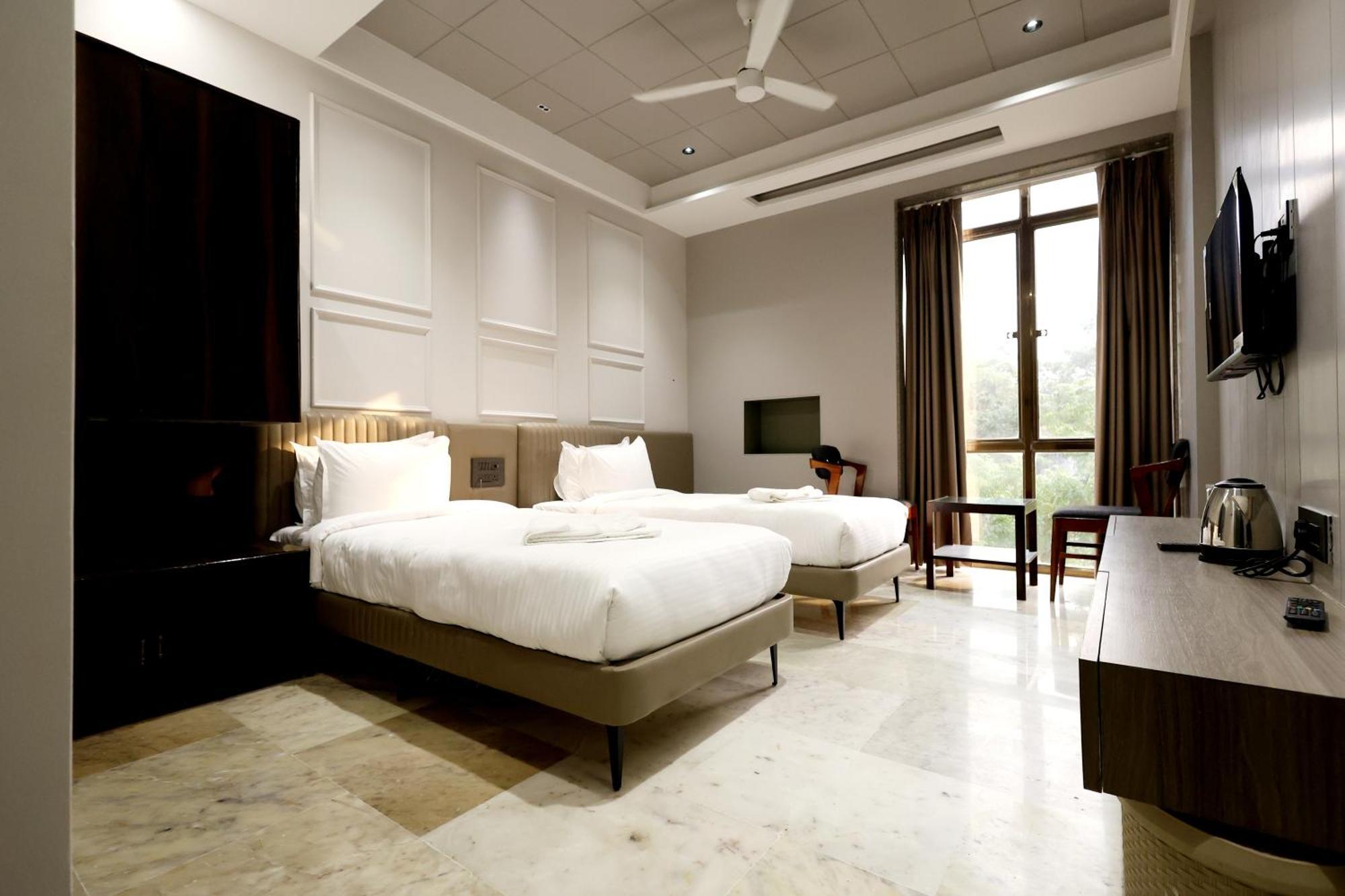 Hotel Statusinn, Ichalkaranji Exteriér fotografie
