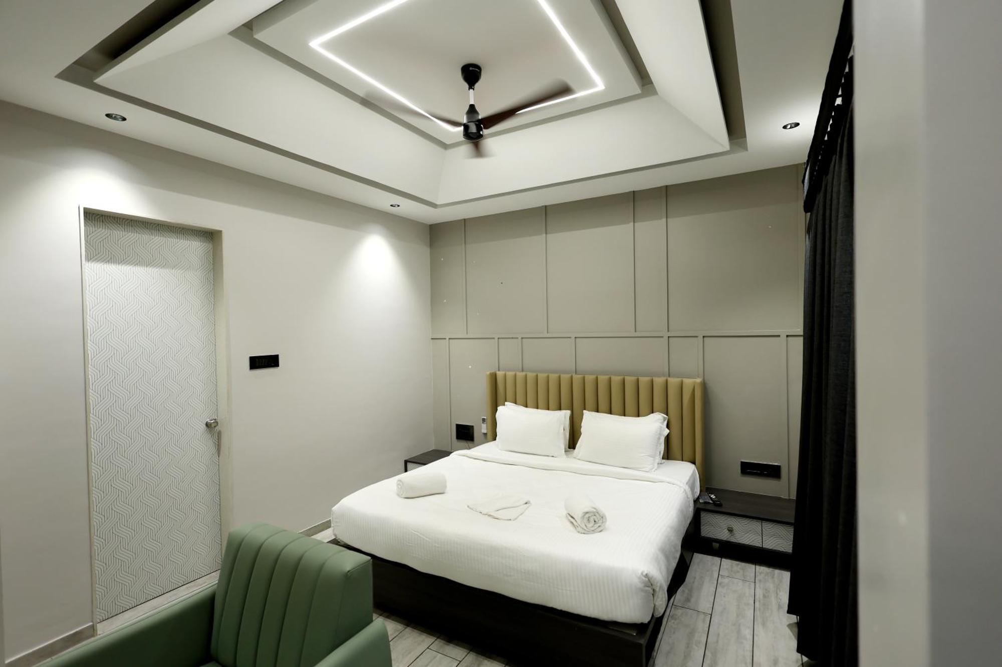 Hotel Statusinn, Ichalkaranji Exteriér fotografie