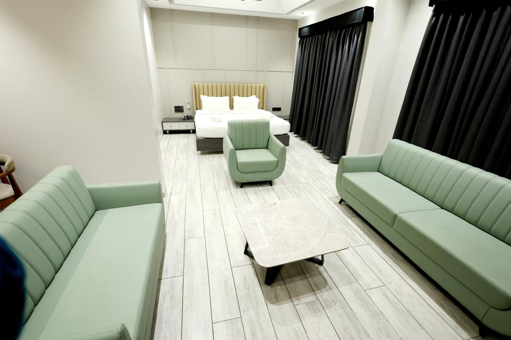Hotel Statusinn, Ichalkaranji Exteriér fotografie
