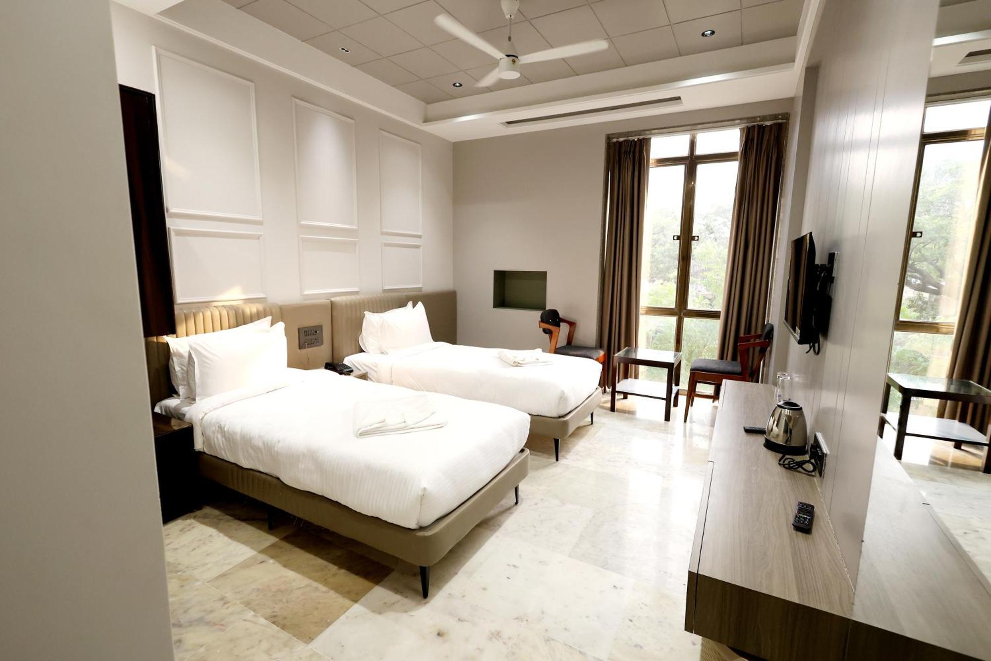 Hotel Statusinn, Ichalkaranji Exteriér fotografie