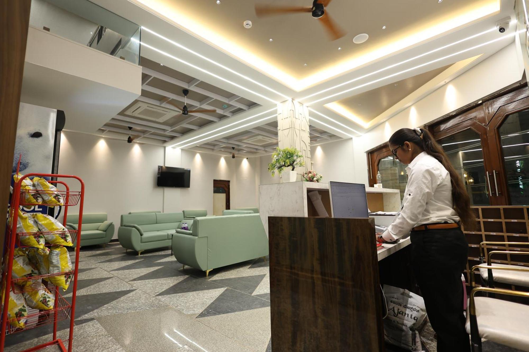 Hotel Statusinn, Ichalkaranji Exteriér fotografie
